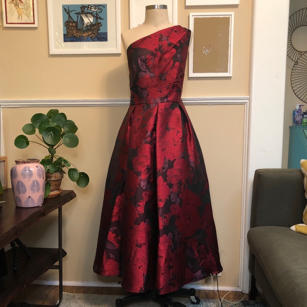 Carmen Marc Valvo Red brocade evening dress